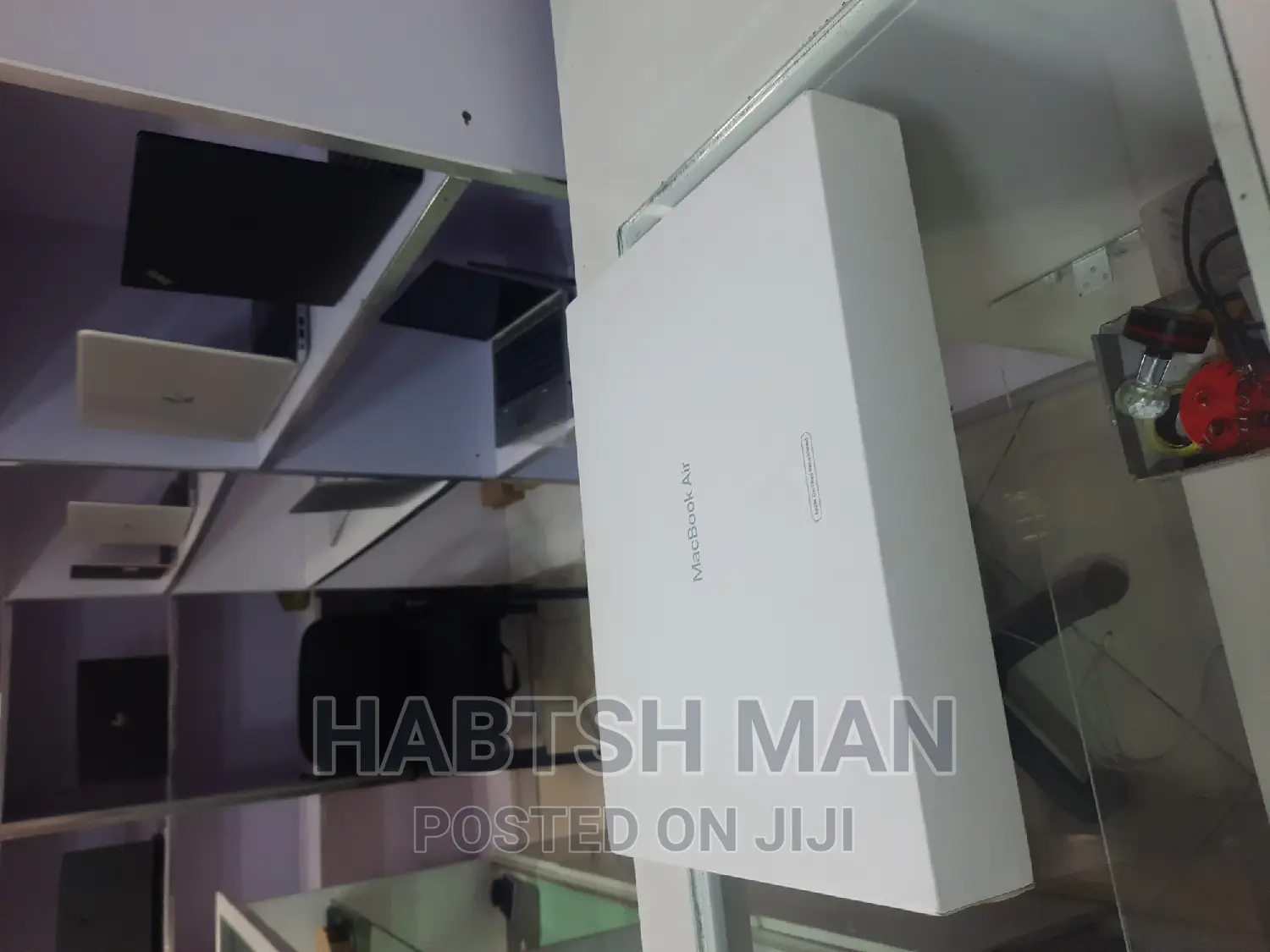 New Laptop Apple MacBook Air 2022 M2 8GB Apple M2 SSD 256GB