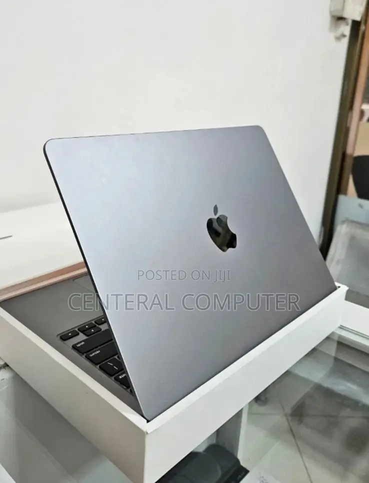 New Laptop Apple MacBook Air 2022 M2 8GB Apple M2 SSD 256GB