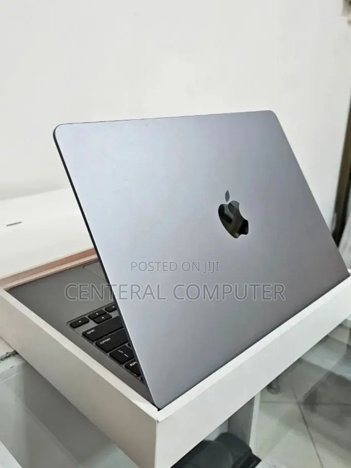 New Laptop Apple MacBook Air 2022 M2 8GB Apple M2 SSD 256GB