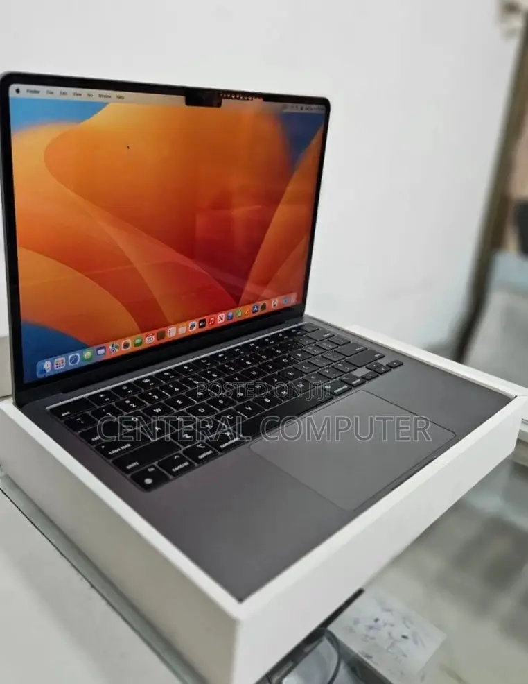 New Laptop Apple MacBook Air 2022 M2 8GB Apple M2 SSD 256GB