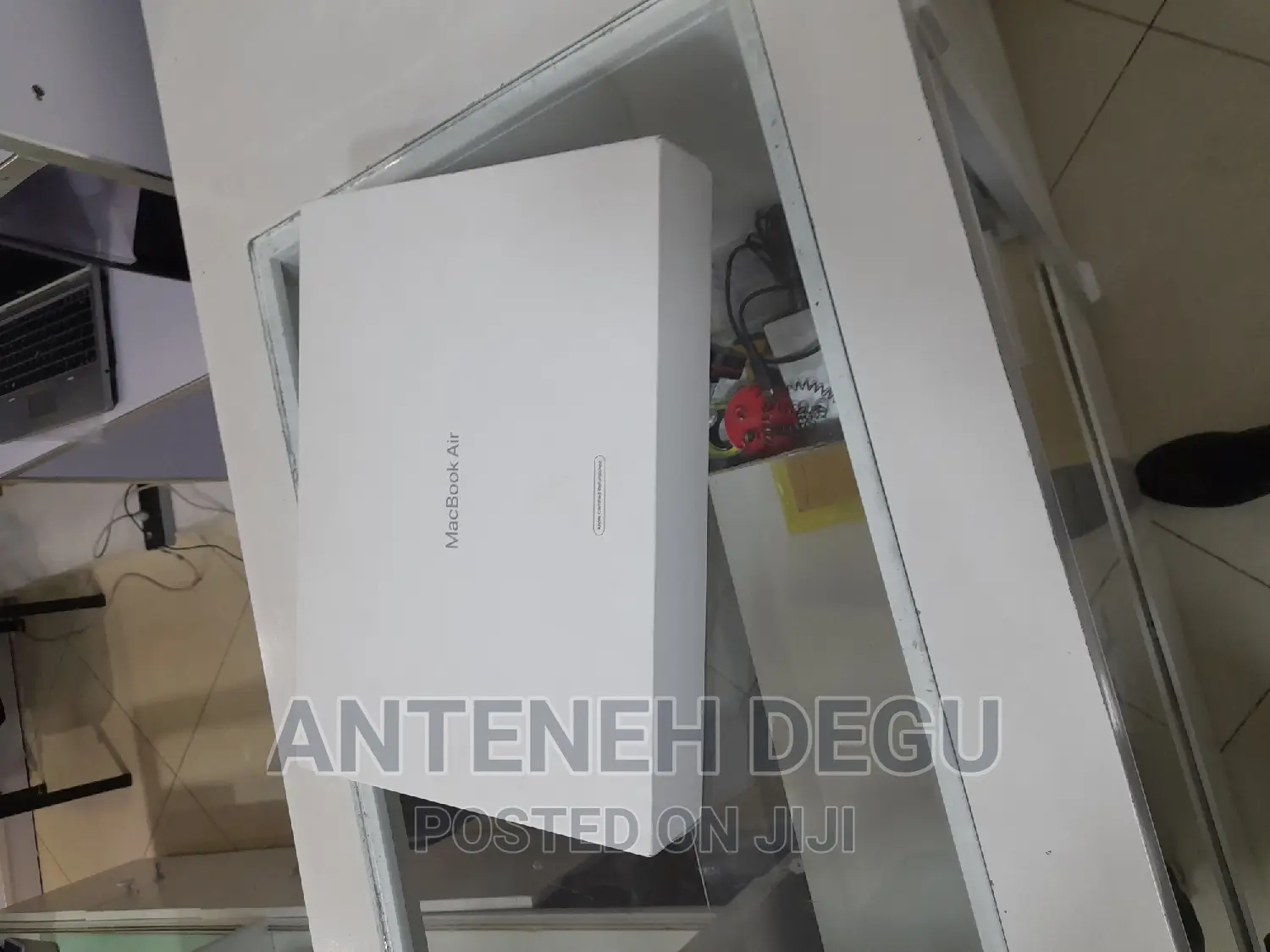 New Laptop Apple MacBook Air 2022 M2 8GB Apple M2 SSD 256GB