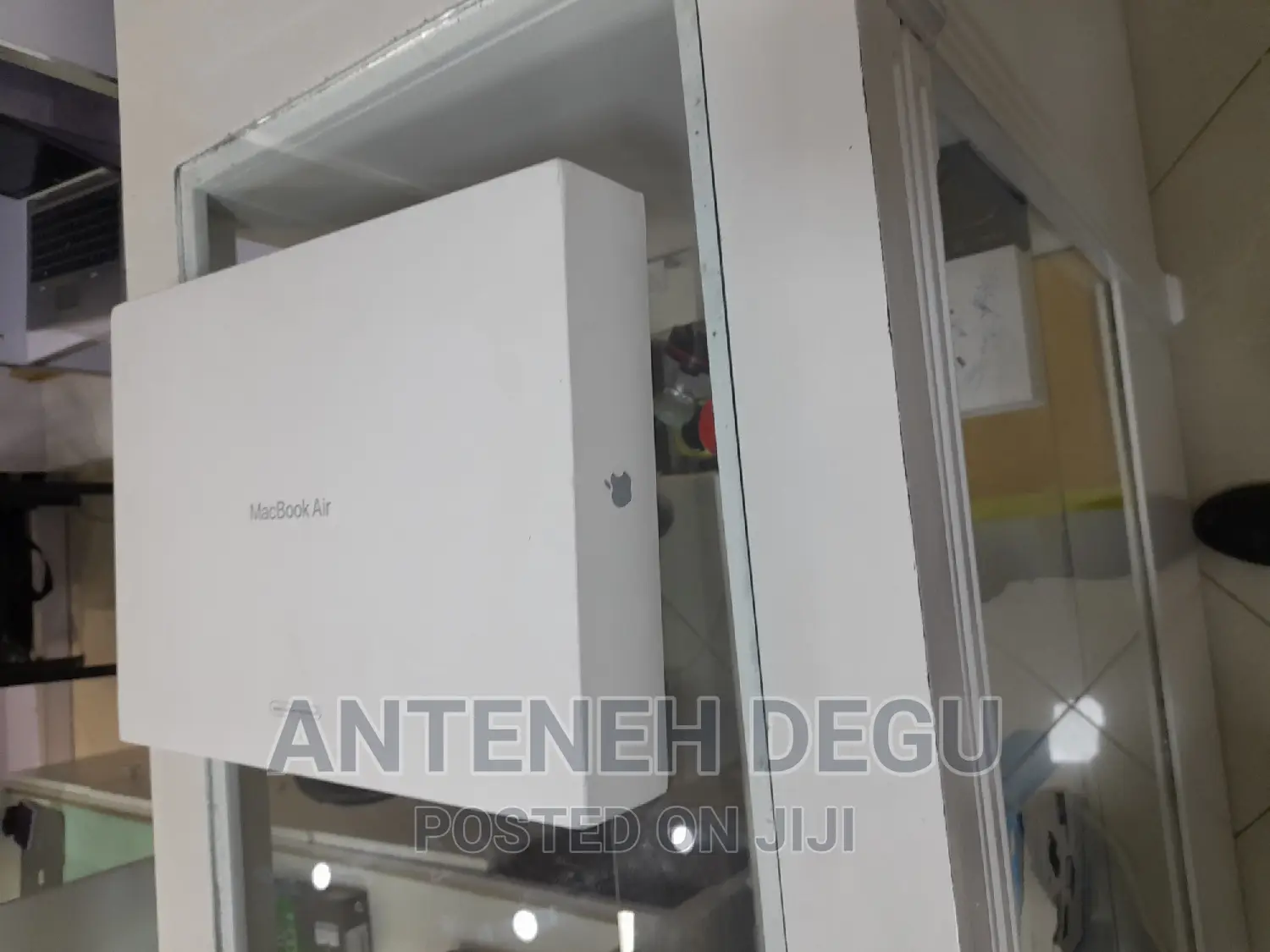 New Laptop Apple MacBook Air 2022 M2 8GB Apple M2 SSD 256GB