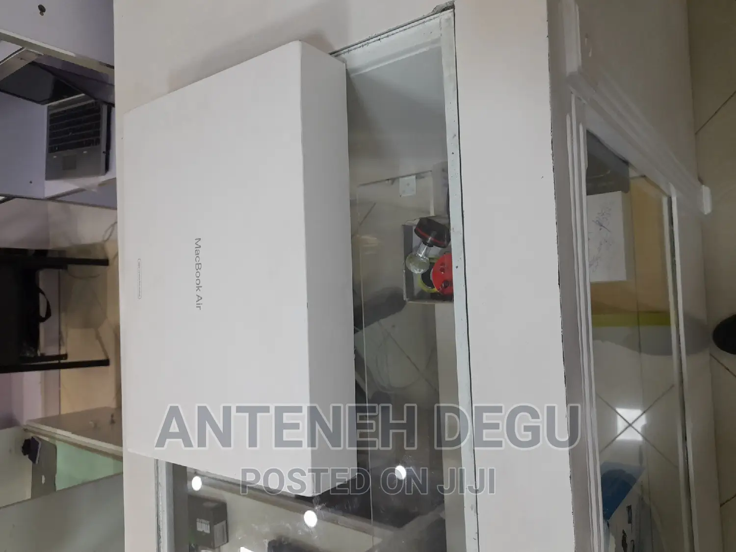 New Laptop Apple MacBook Air 2022 M2 8GB Apple M2 SSD 256GB