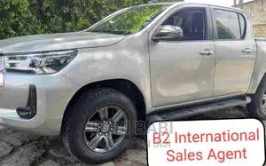 New Toyota Hilux 2022 Silver