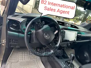 New Toyota Hilux 2022 Silver