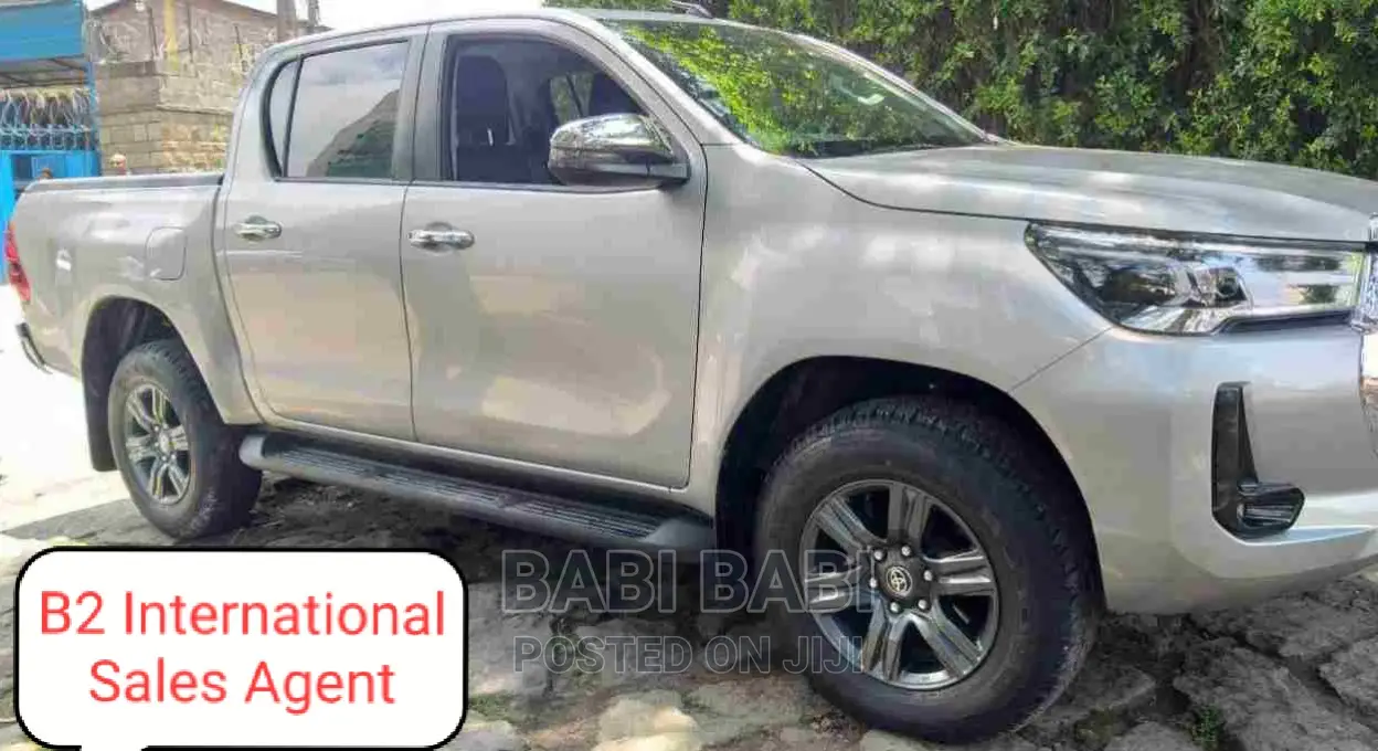 New Toyota Hilux 2022 Silver