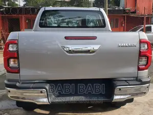 Photo - New Toyota Hilux 2022 Silver