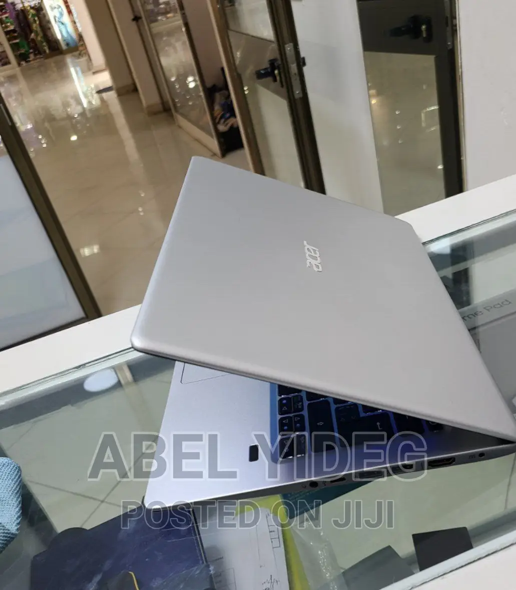 New Laptop Acer Swift 1 4GB Intel Core 2 Quad SSD 128GB