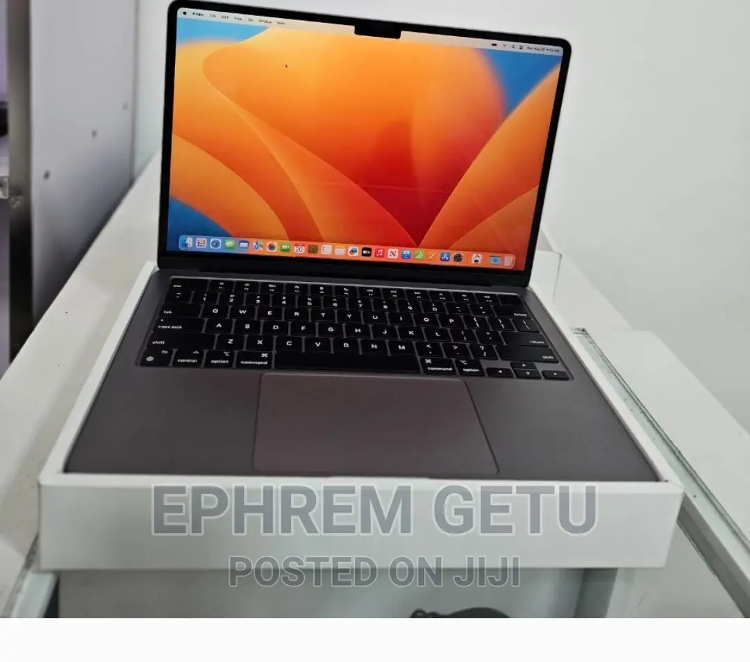 New Laptop Apple MacBook Air 2022 M2 8GB Apple M2 SSD 256GB