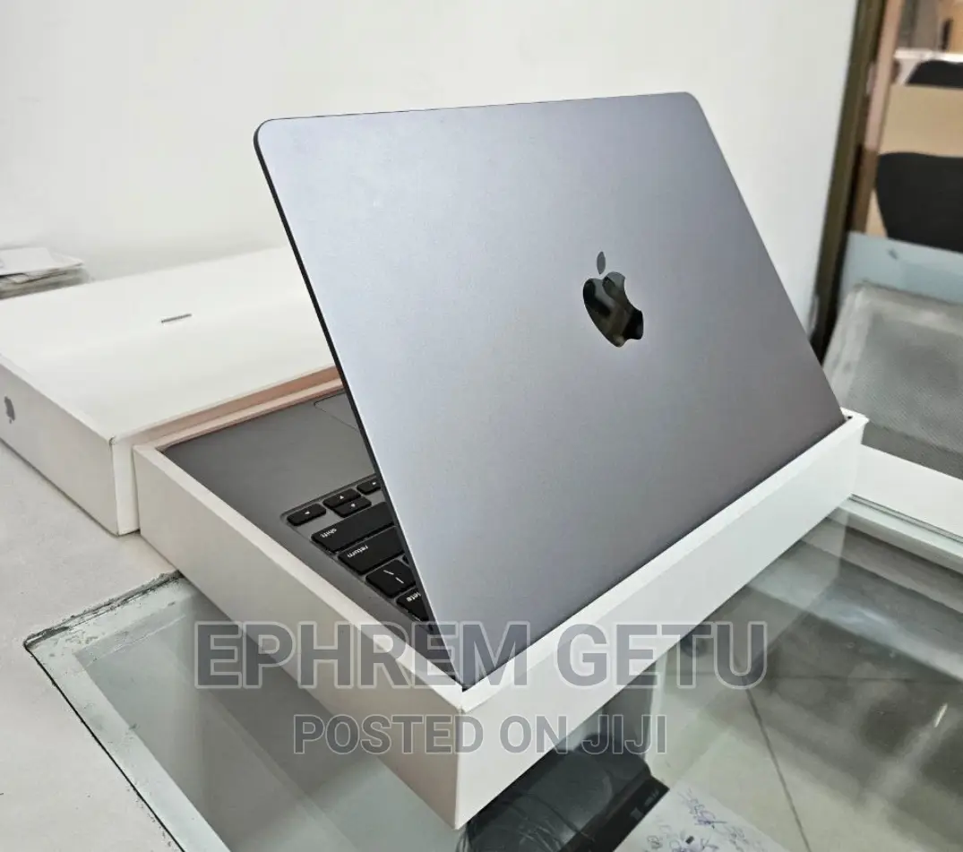 New Laptop Apple MacBook Air 2022 M2 8GB Apple M2 SSD 256GB