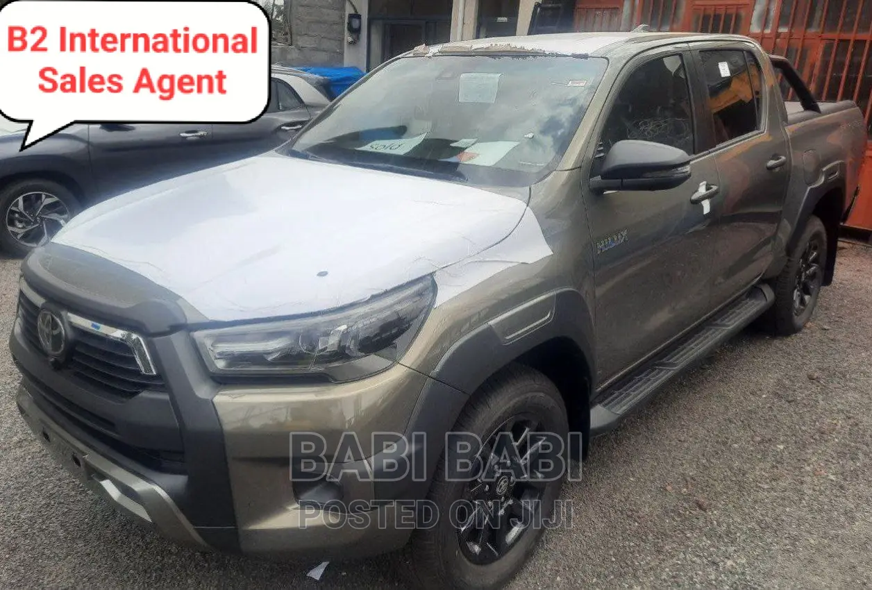 New Toyota Hilux 2023 Gray