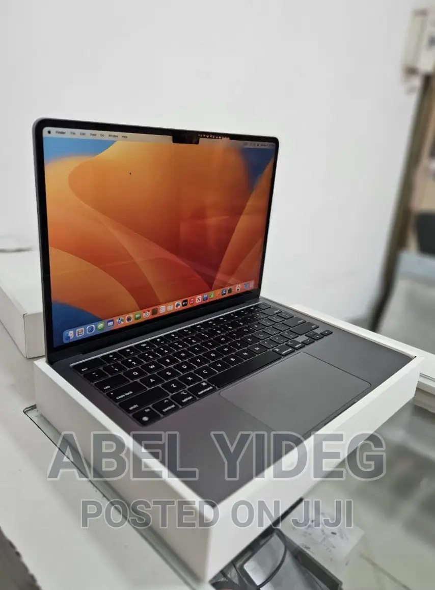 New Laptop Apple MacBook Air 2023 M2 8GB Apple M2 SSD 256GB