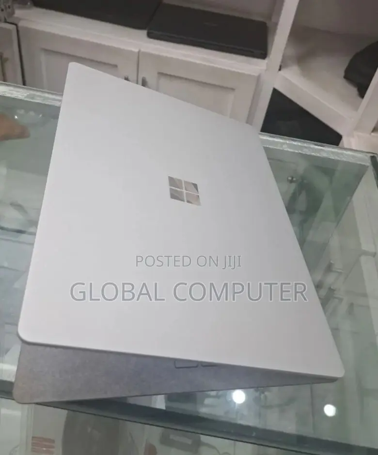 New Laptop Microsoft Surface 8GB Intel Core I5 SSD 256GB