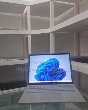 New Laptop Microsoft Surface 8GB Intel Core I5 SSD 256GB