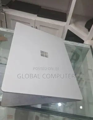 New Laptop Microsoft Surface 8GB Intel Core I5 SSD 256GB