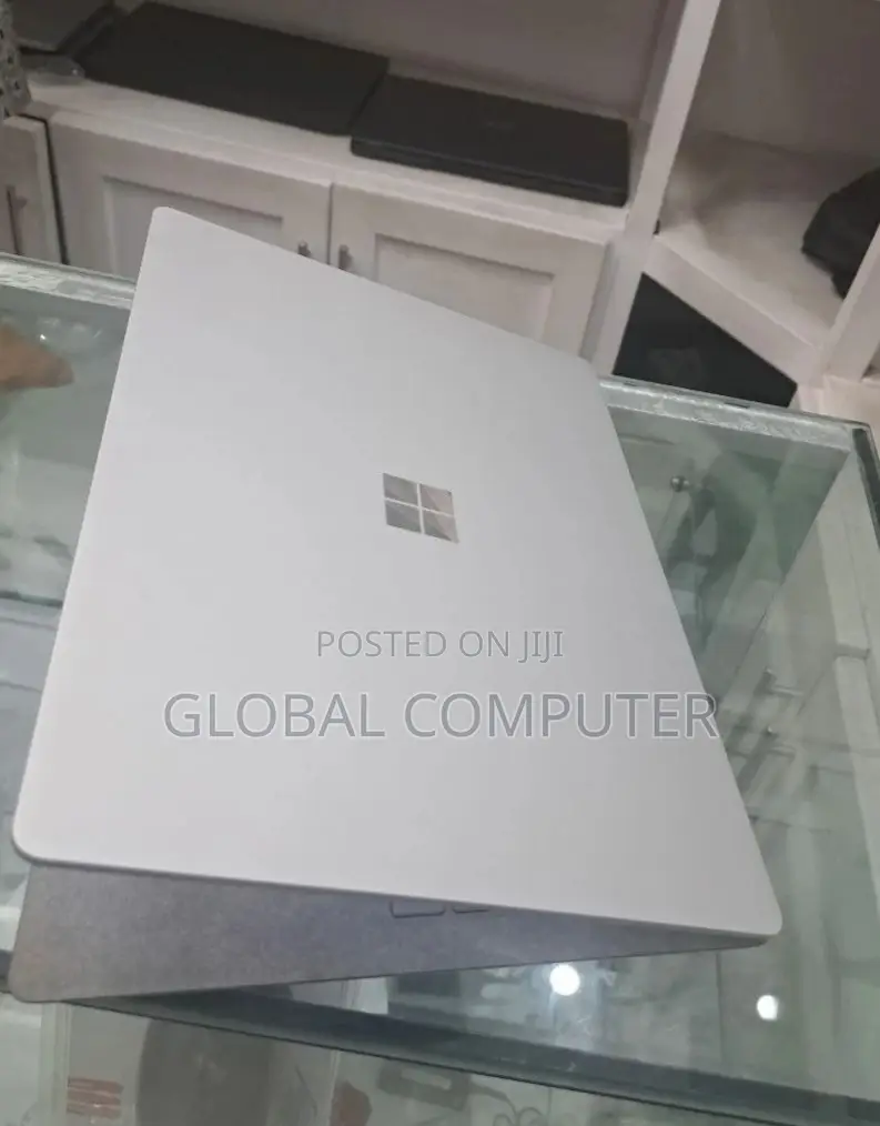 New Laptop Microsoft Surface 8GB Intel Core I5 SSD 256GB