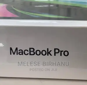 Photo - New Laptop Apple MacBook Pro 2022 M2 8GB Intel Core I7 SSD 512GB