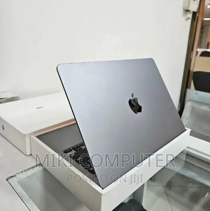 New Laptop Apple MacBook Air 2023 M2 8GB Intel SSD 256GB