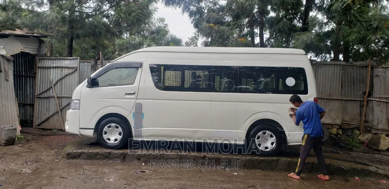 Toyota HiAce 2016 Silver