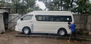 Toyota HiAce 2016 Silver