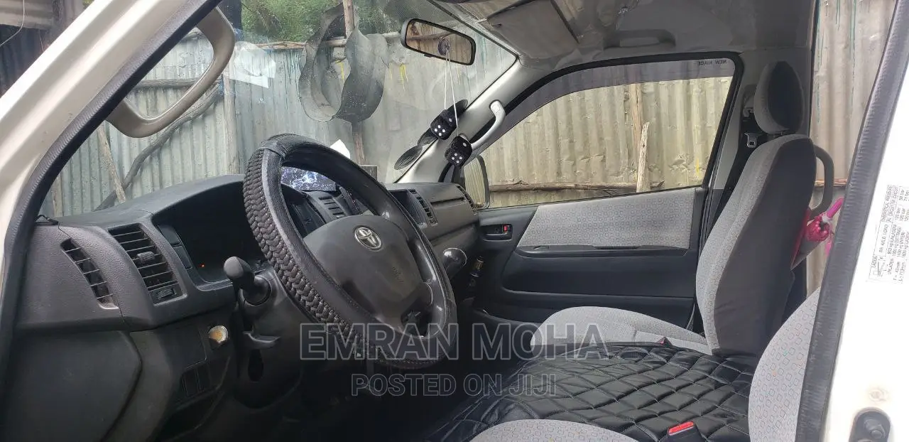 Toyota HiAce 2016 Silver