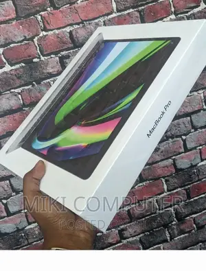 New Laptop Apple MacBook Pro 2022 M2 8GB Intel SSD 256GB