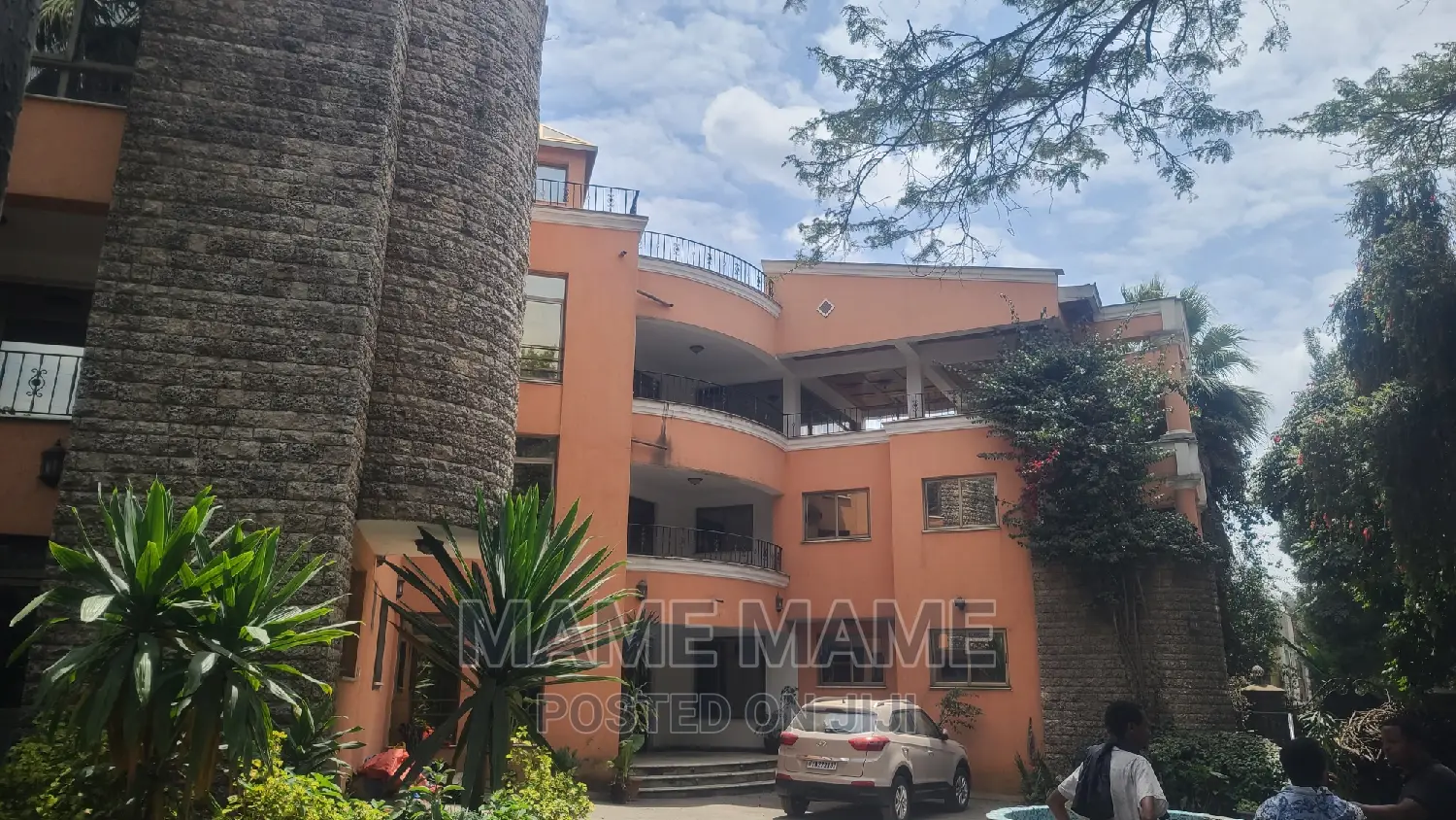 13bdrm House in Addis Abeba, Bole for rent