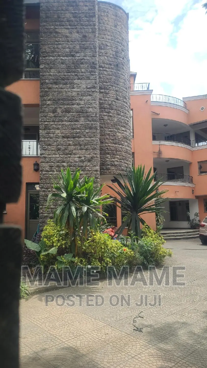 13bdrm House in Addis Abeba, Bole for rent