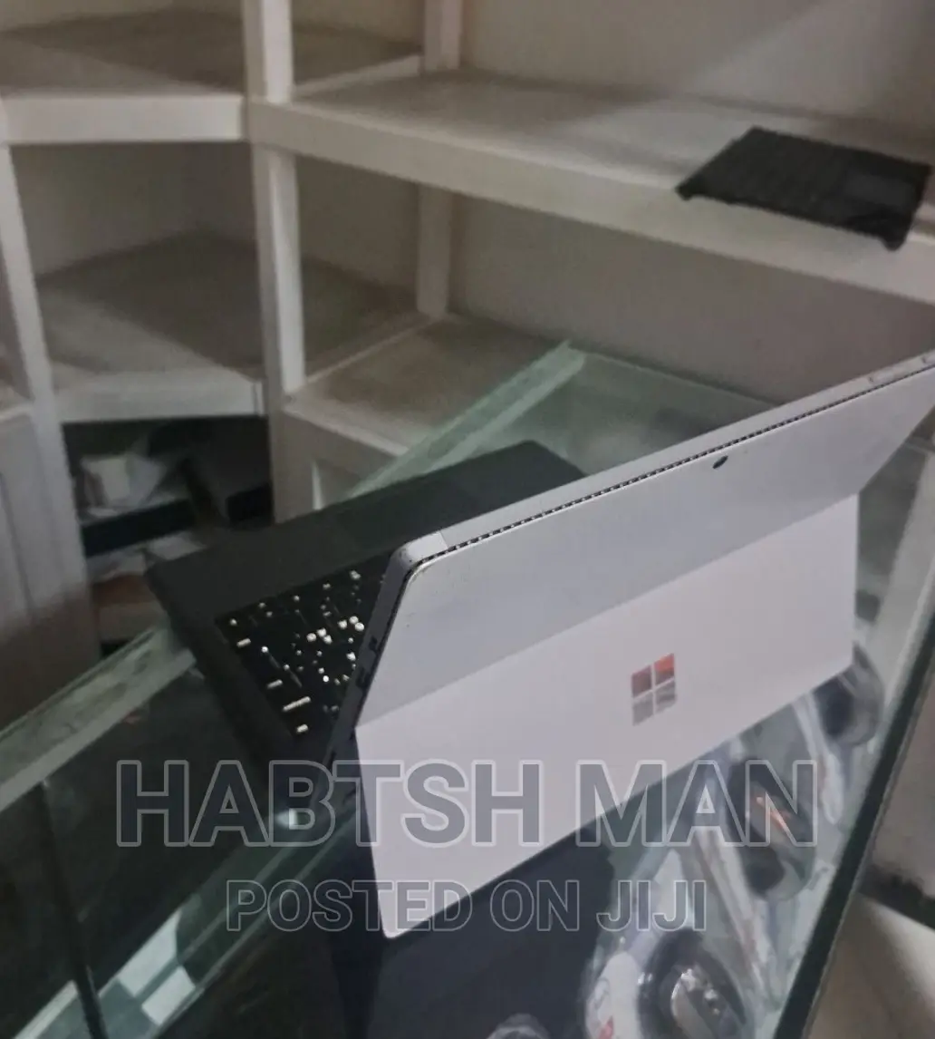 New Laptop Microsoft Surface 8GB Intel Core I5 SSD 256GB