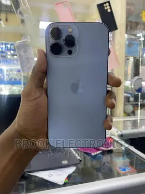 Photo - Apple iPhone 13 Pro Max 128 GB Blue