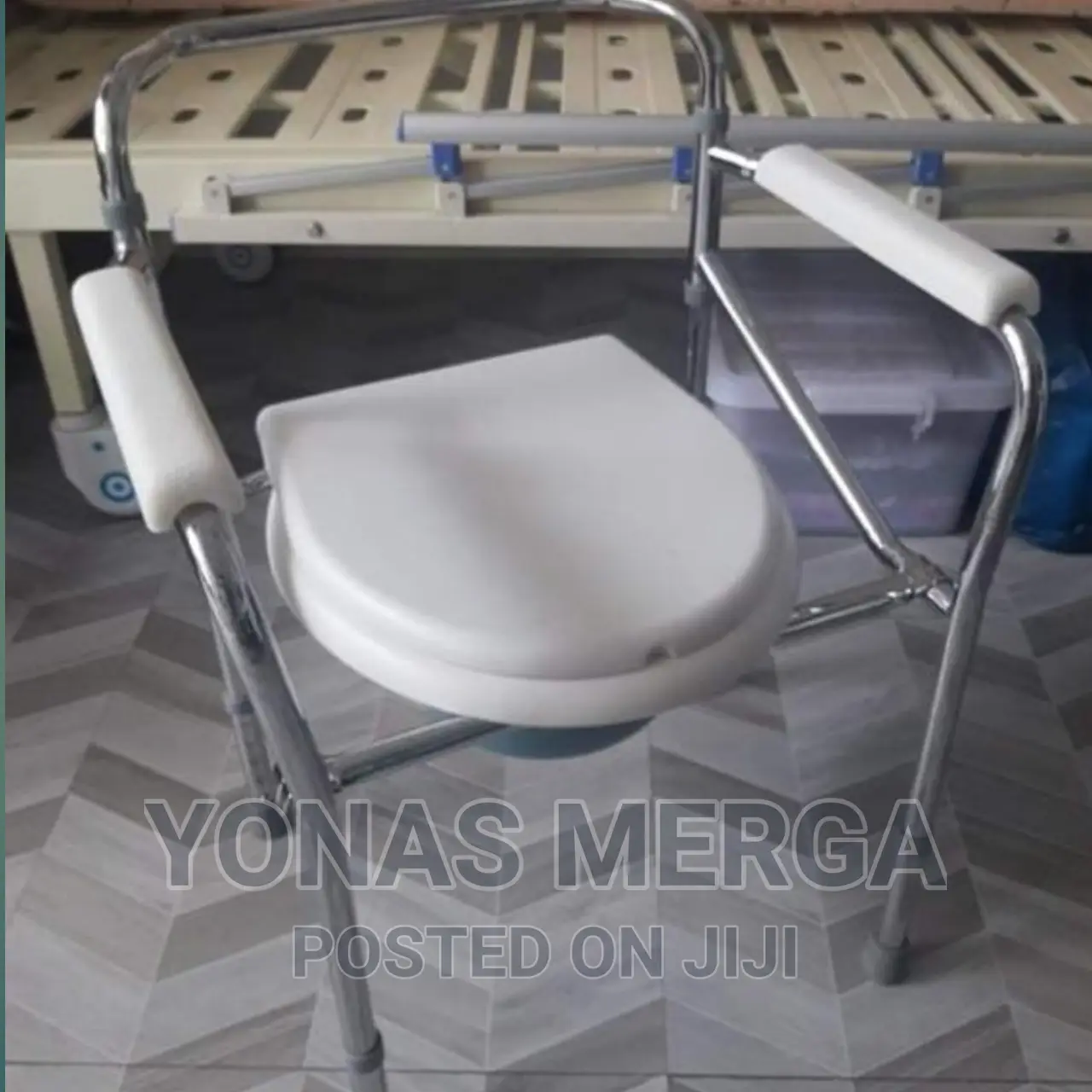Aluminum Chair/Hight Folding Chair/Commode/Commode Chair