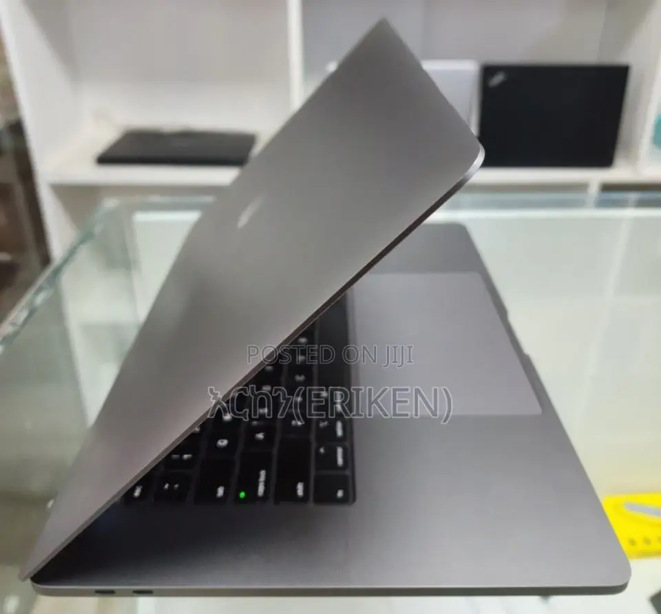 New Laptop Apple MacBook Pro 2017 16GB Intel Core I7 SSD 512GB