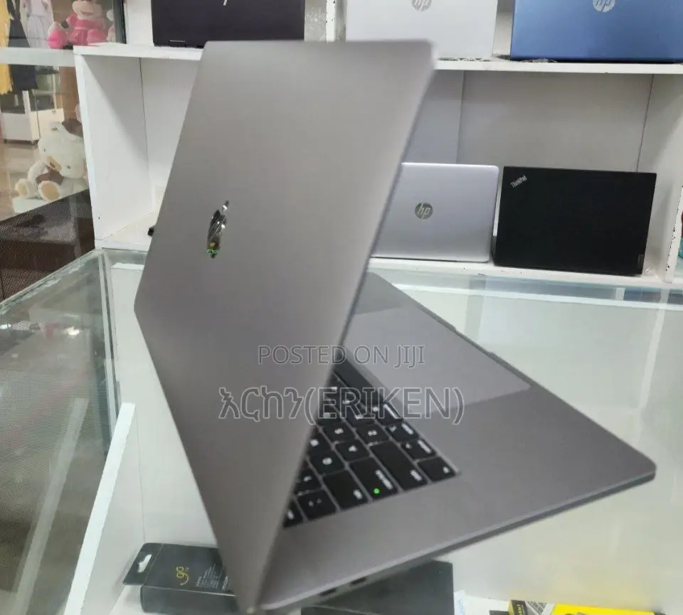 New Laptop Apple MacBook Pro 2017 16GB Intel Core I7 SSD 512GB