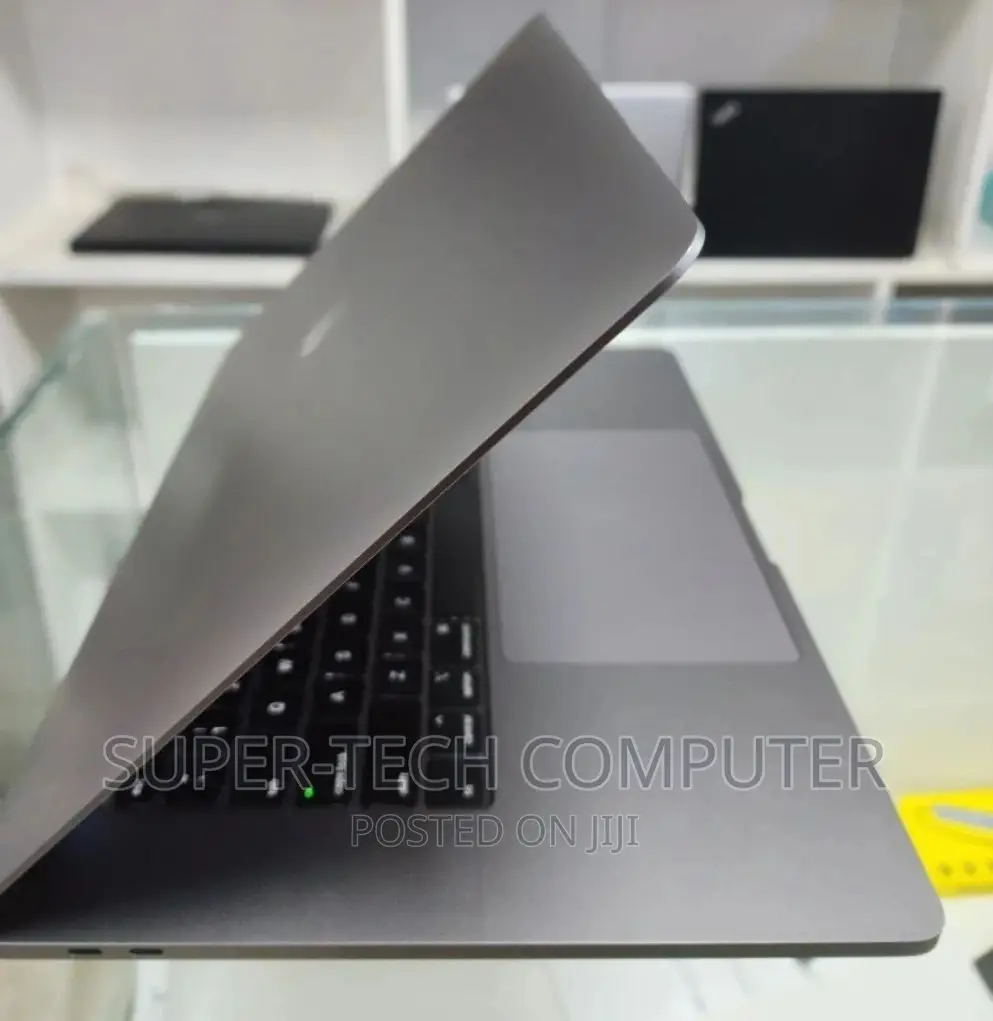 New Laptop Apple MacBook Pro 2017 16GB Intel Core I7 SSD 512GB