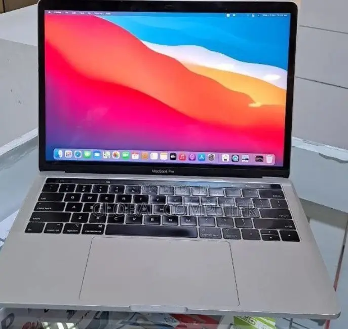 New Laptop Apple MacBook 2019 8GB Intel Core I5 SSD 512GB