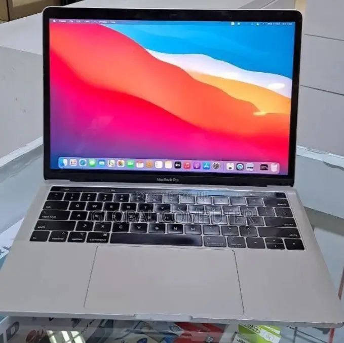 New Laptop Apple MacBook 2019 8GB Intel Core I5 SSD 512GB
