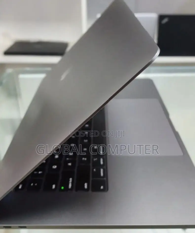 New Laptop Apple MacBook Pro 2017 16GB Intel Core I7 SSD 512GB