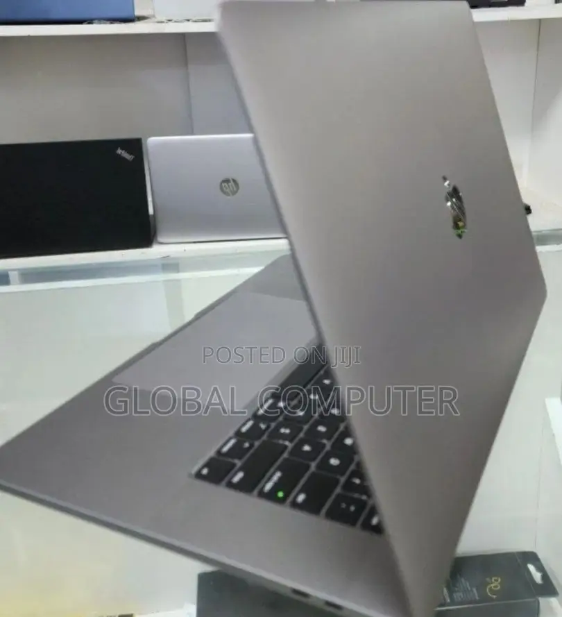 New Laptop Apple MacBook Pro 2017 16GB Intel Core I7 SSD 512GB