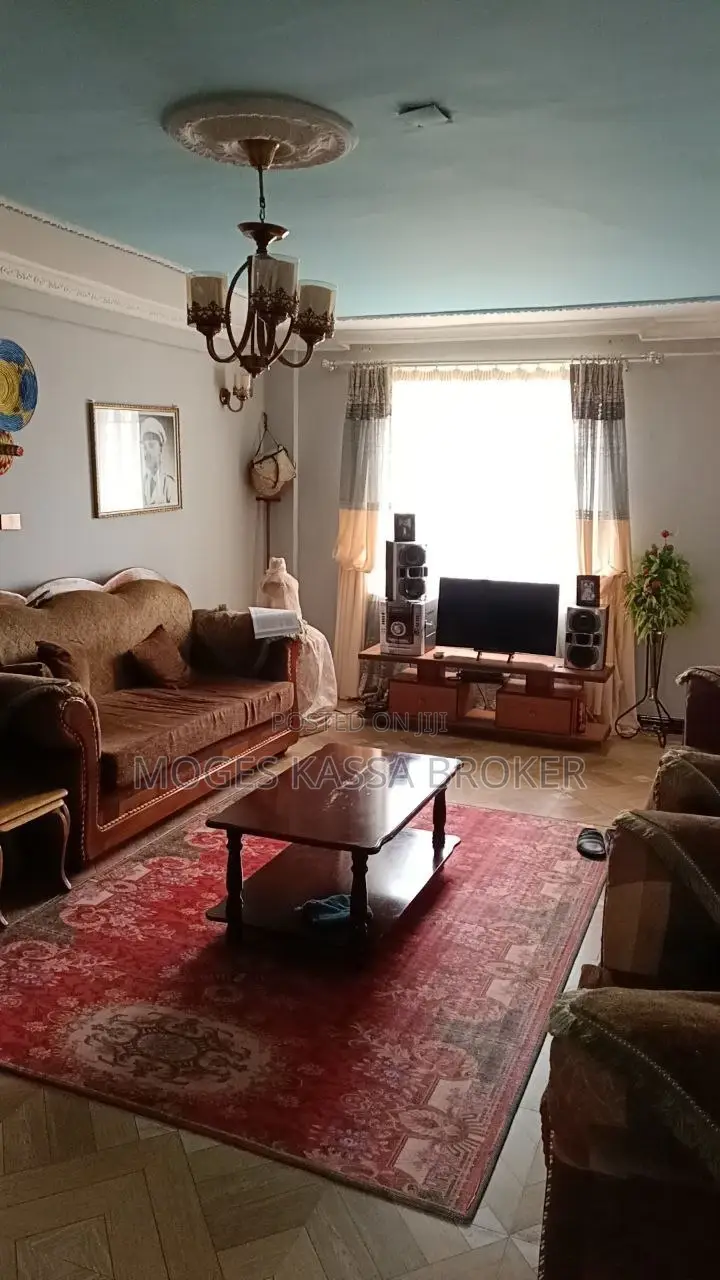 አስቸኳይ የሚሸጥ ቦሌ አራብሳ 4ኛ ወለል ኮንደምንየም