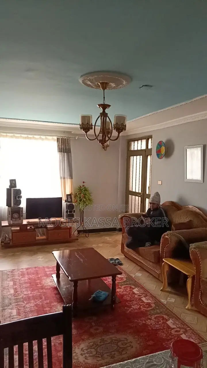 አስቸኳይ የሚሸጥ ቦሌ አራብሳ 4ኛ ወለል ኮንደምንየም