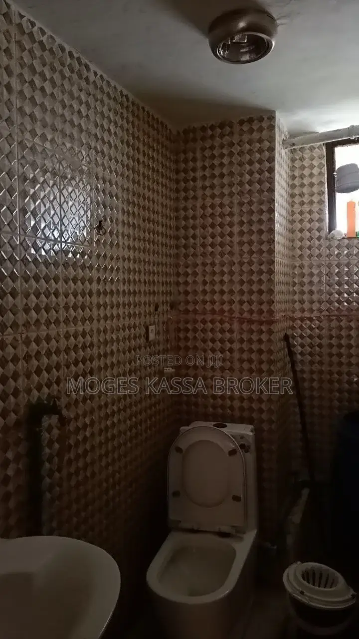 አስቸኳይ የሚሸጥ ቦሌ አራብሳ 4ኛ ወለል ኮንደምንየም