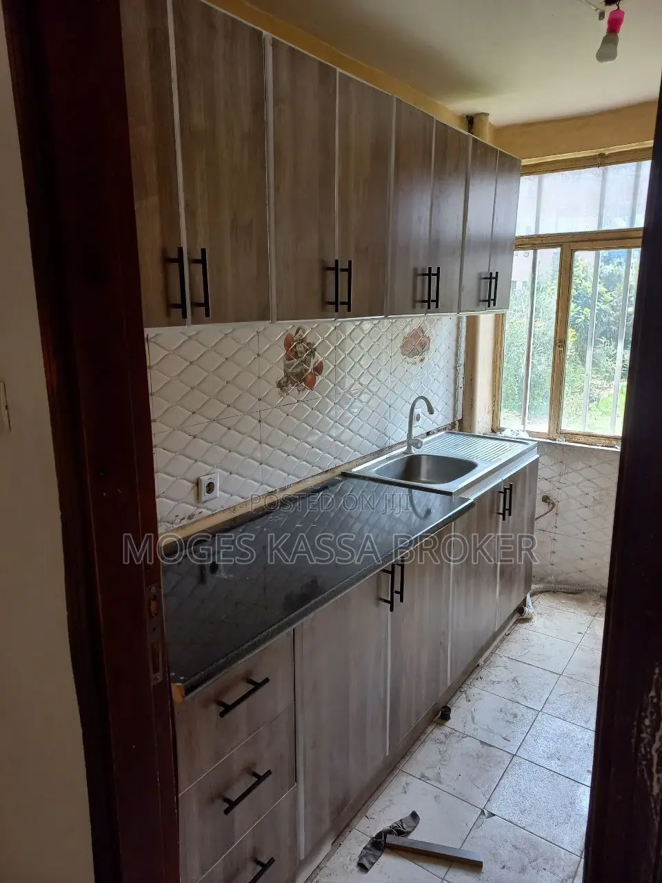 አስቸኳይ የሚሸጥ ቦሌ አራብሳ 4ኛ ወለል ኮንደምንየም