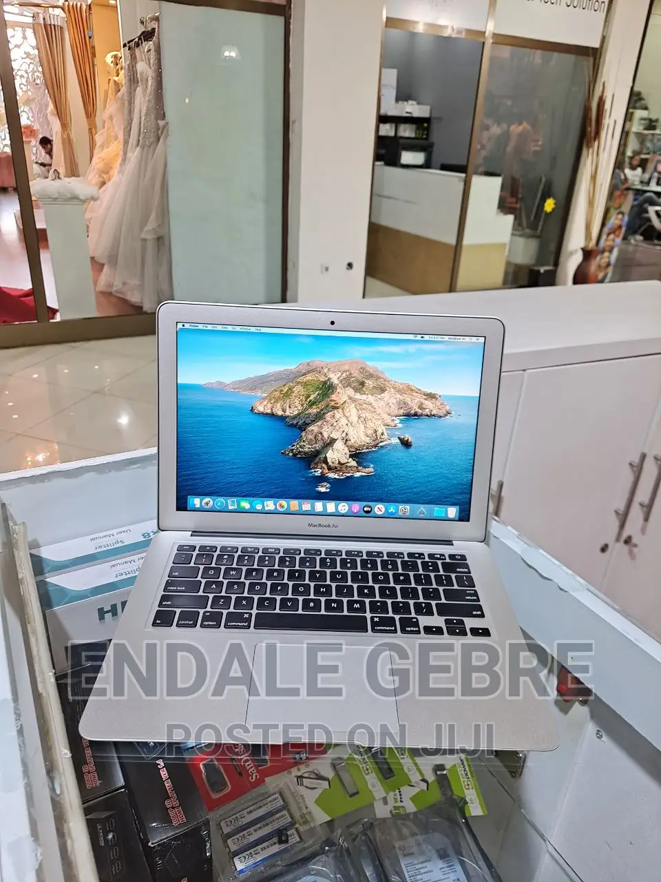 New Laptop Apple MacBook 2015 4GB Intel Core I5 SSD 128GB