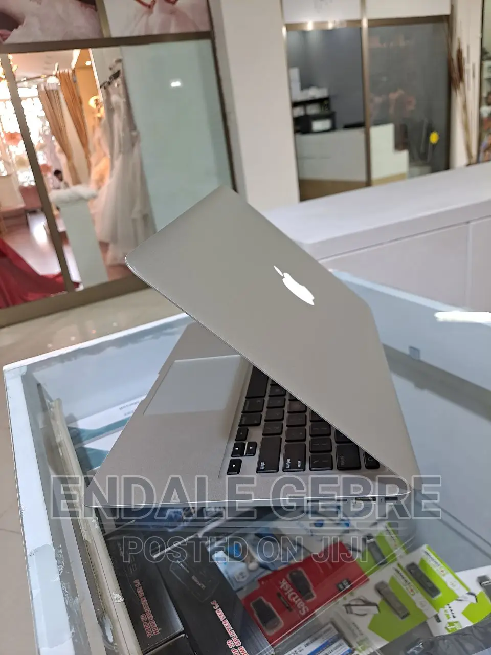 New Laptop Apple MacBook 2015 4GB Intel Core I5 SSD 128GB