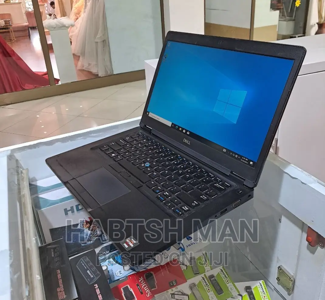 New Laptop Dell 8GB AMD Ryzen 5 SSD 256GB
