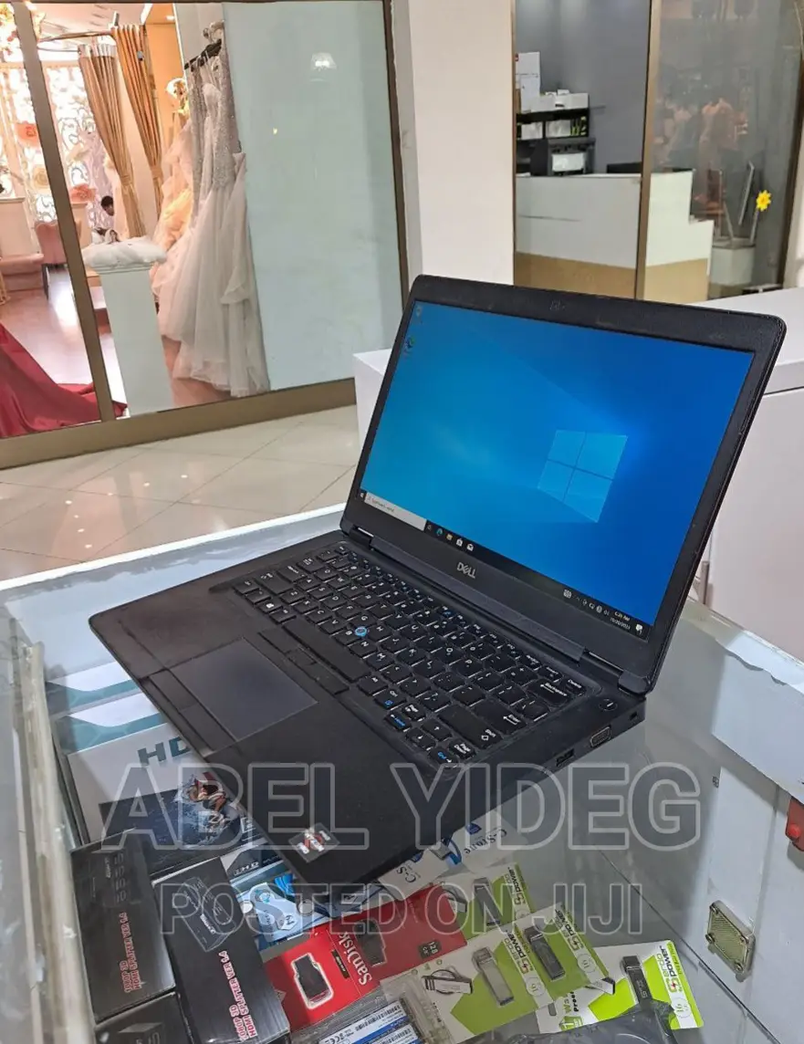 New Laptop Dell 8GB AMD Ryzen 5 SSD 256GB