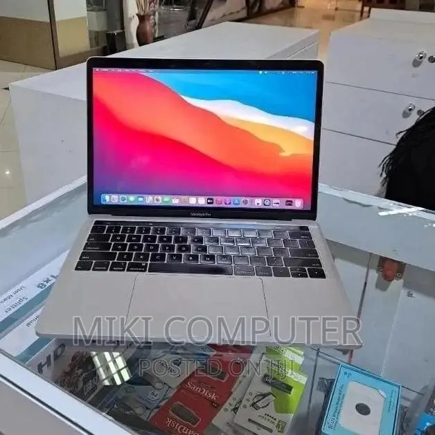 New Laptop Apple MacBook Pro 2019 8GB Intel Core i5 SSD 512GB