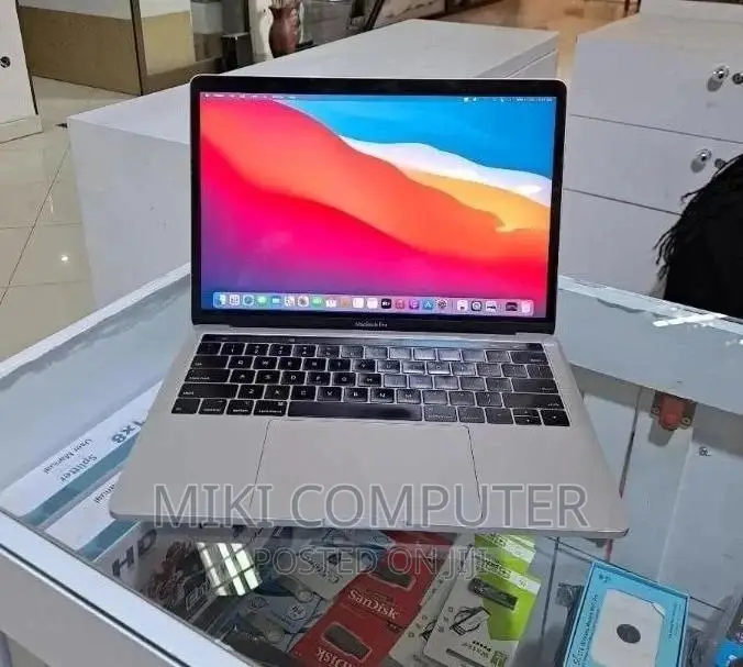 New Laptop Apple MacBook Pro 2019 8GB Intel Core i5 SSD 512GB