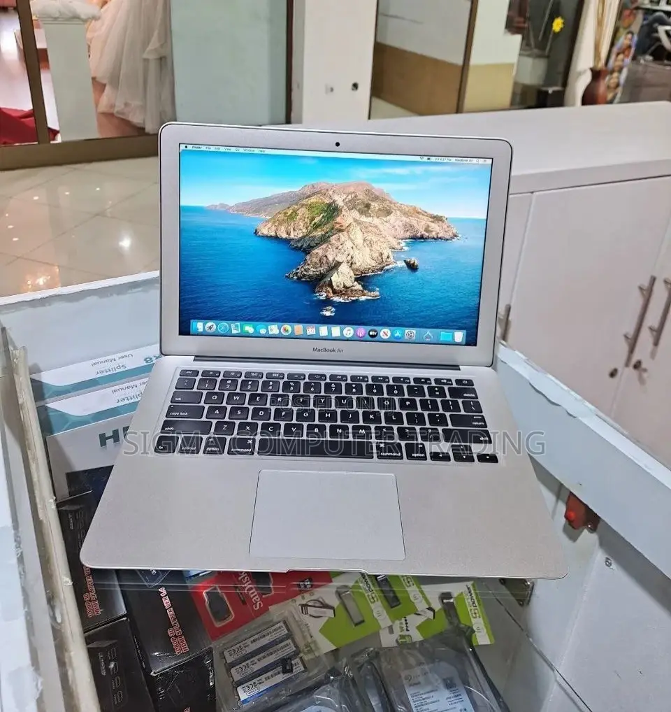 New Laptop Apple MacBook 2015 4GB Intel Core I5 SSD 128GB