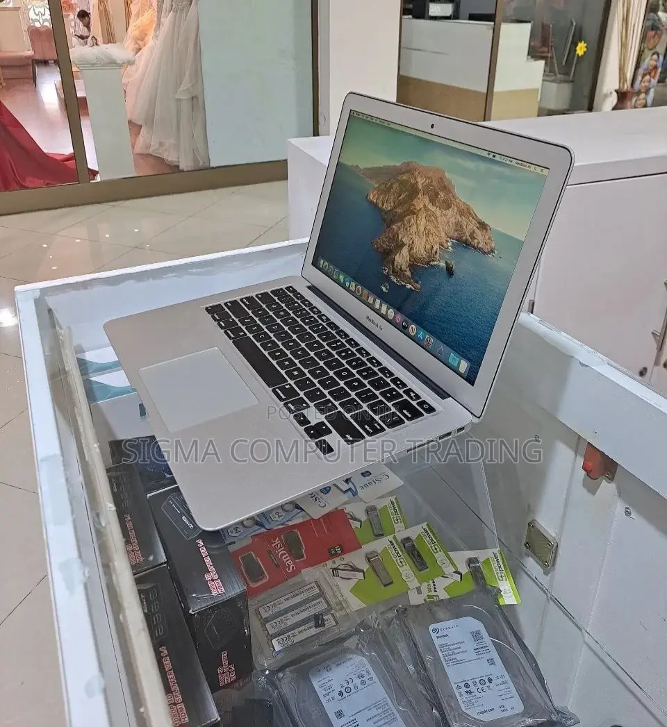 New Laptop Apple MacBook 2015 4GB Intel Core I5 SSD 128GB